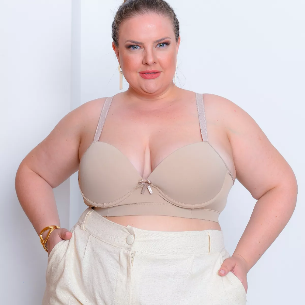 Sutiã Plus Size Reforçado mostrado de lado