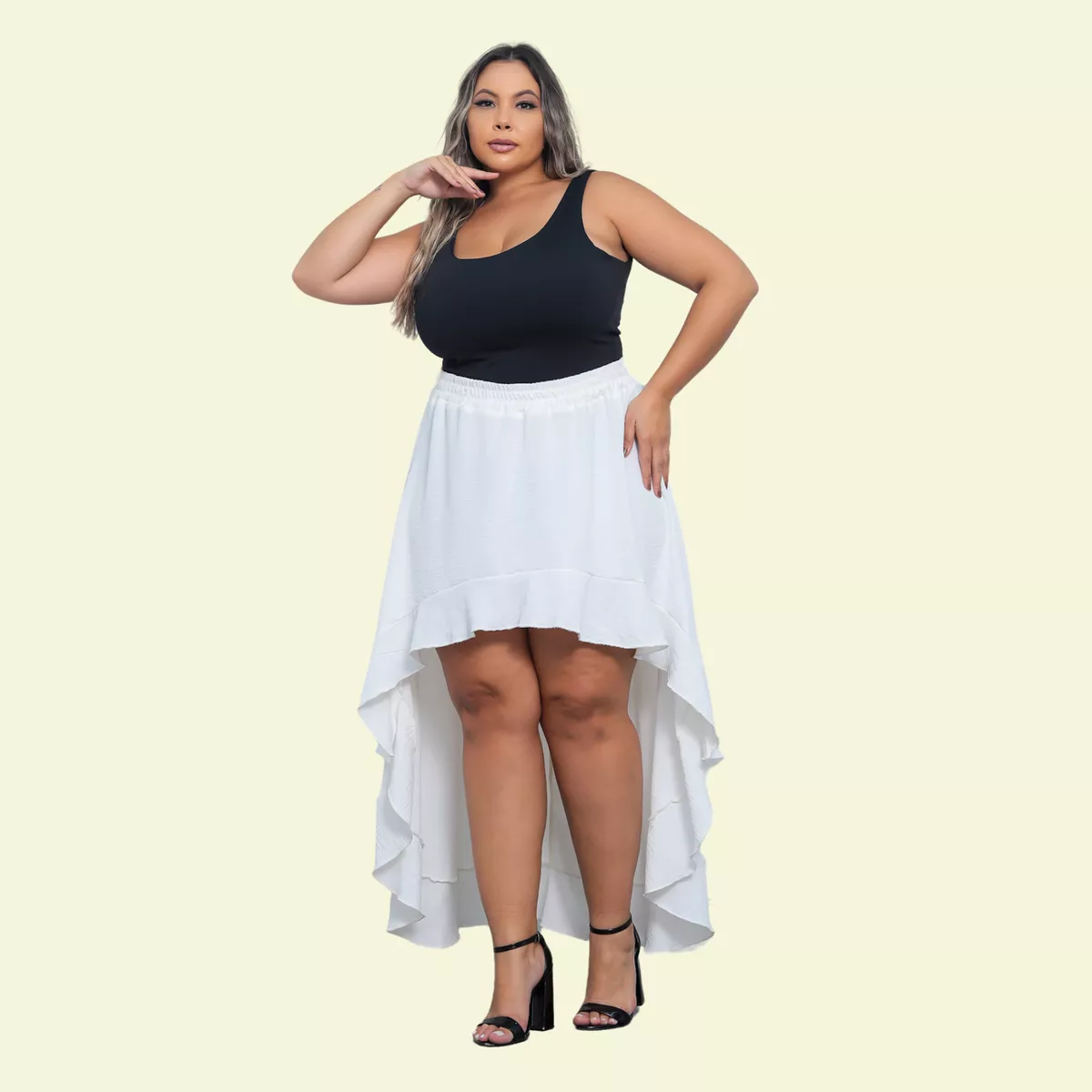 Saia plus size feminina assimétrica em destaque